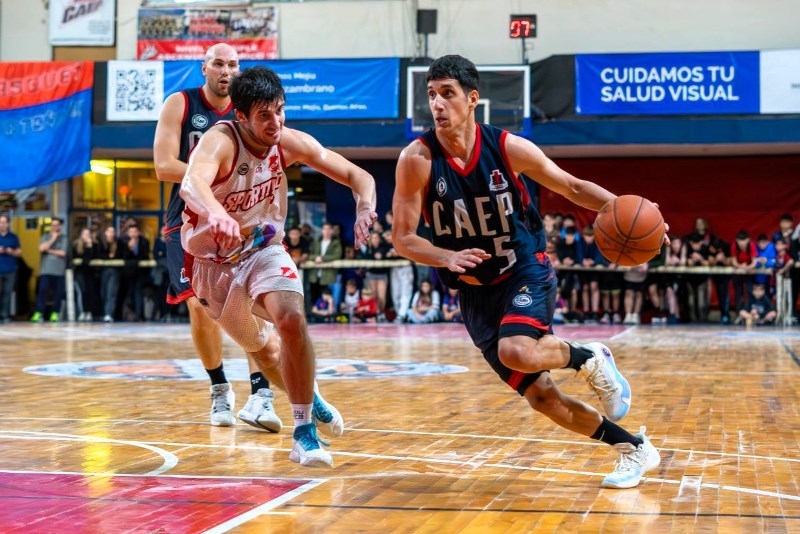 Fran Ruíz defendiendo a Cisterna en Ramos Mejía.