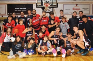 Presidente sumó su 17° triunfo consecutivo para llegar a semifinales.