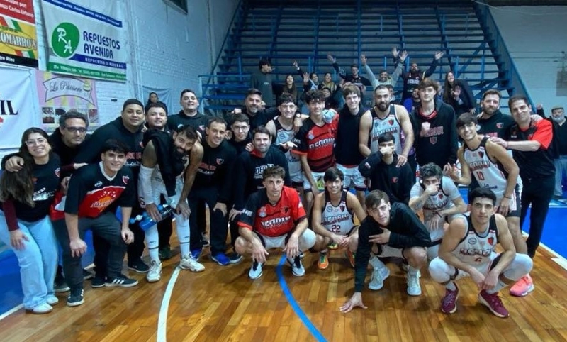 El festejo en San Salvador del Rojinegro y sus hinchas.