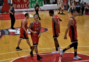 Jony Treise lo grita con toda su energía. Atlético descontó y da pelea.